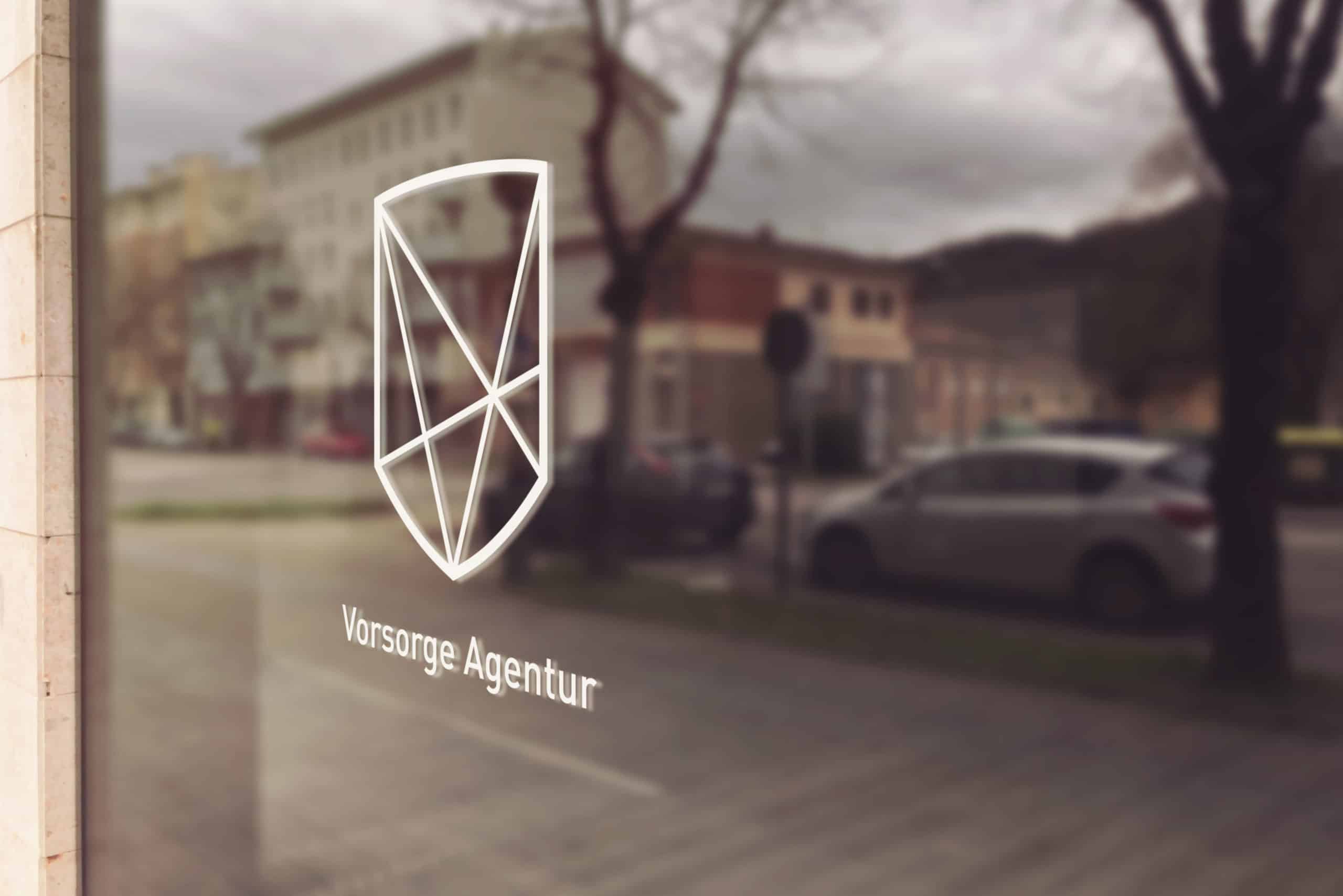 Beklebung Eingangstüre Vorsorge Agentur